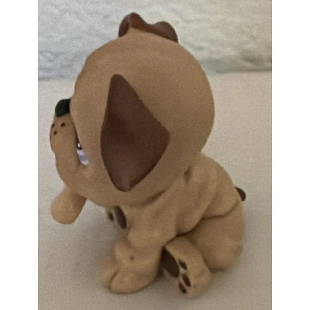 Authentic Littlest Pet Shop LPS BULLDOG Tan Raised Paw with Blue Eyes